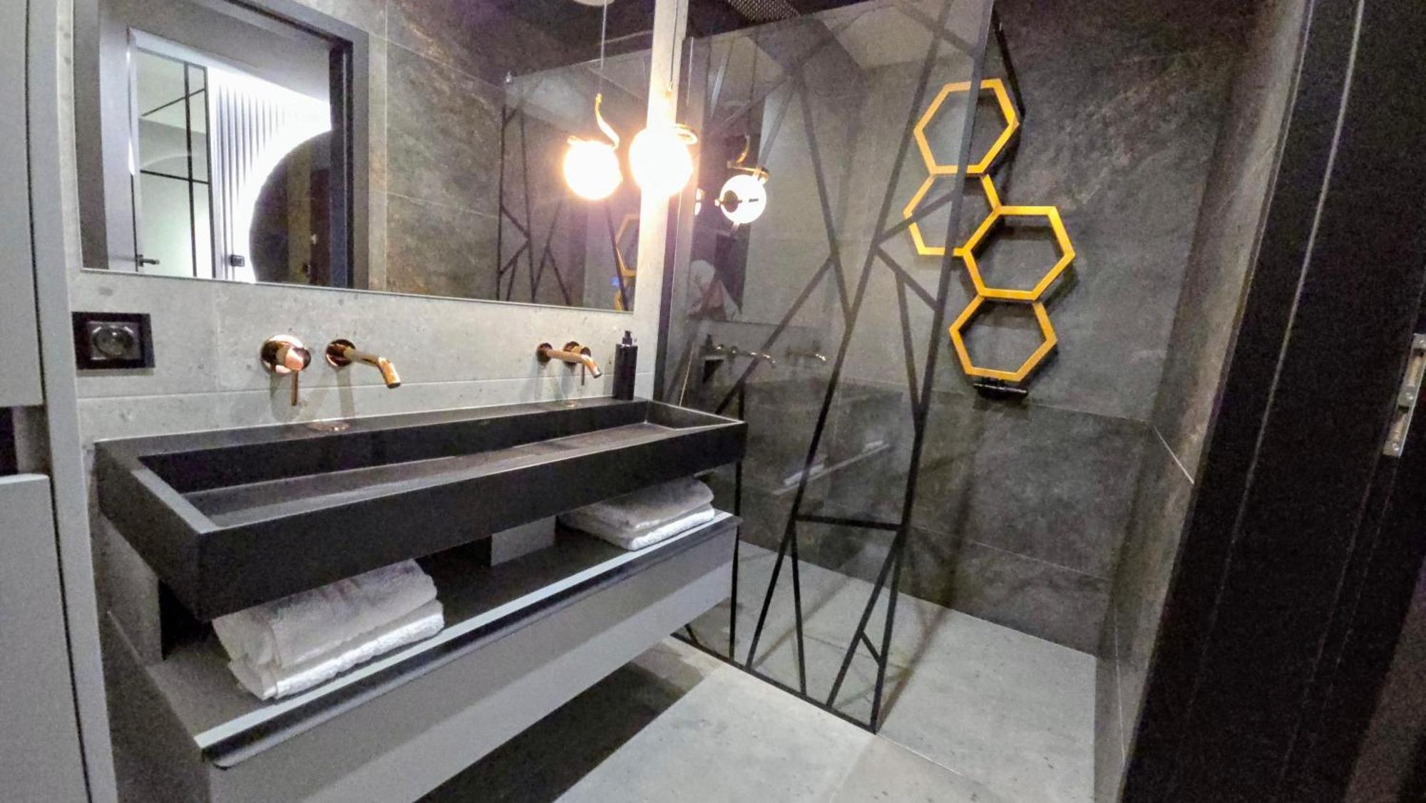 Apartament Dark Prestige New ! - Dostep 24H, Projektor , Garaz Podziemny , Klimatyzacja , Duzy Taras Κίελτσε Εξωτερικό φωτογραφία